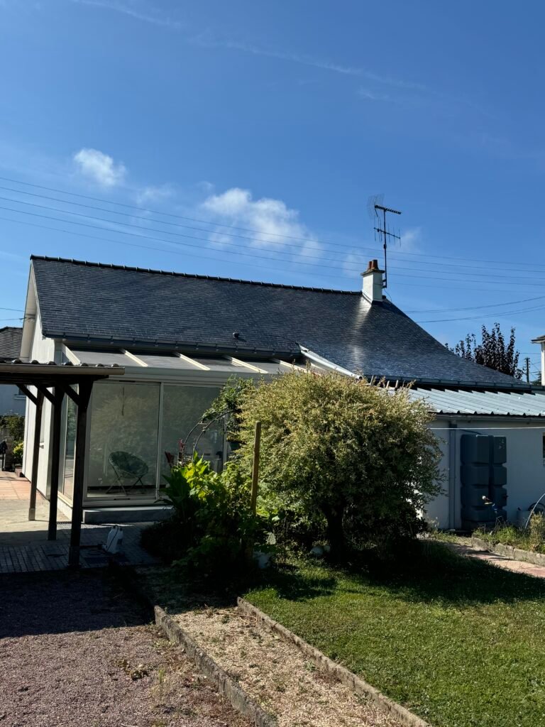 Galerie photo Entretien de toiture avec hydrofuge incolore et réfection du faîtage à neuf sur Ancenis-Saint-Géréon (44150)