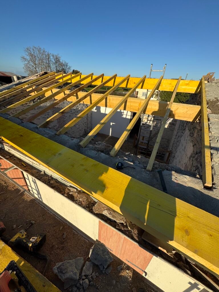 service-3 Travaux de charpente réalisés par TEK Toiture
